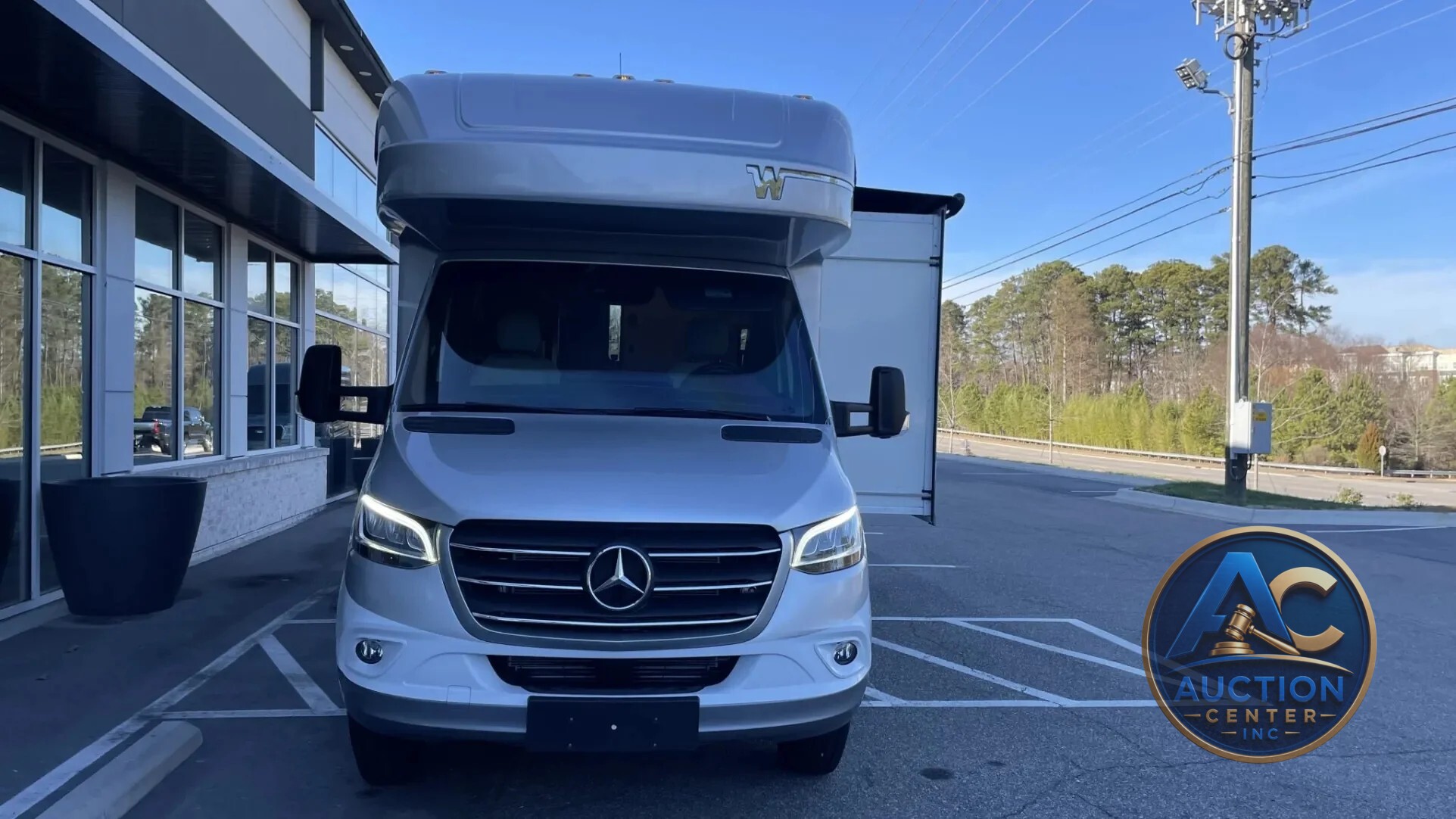 2023 Winnebago Navion
