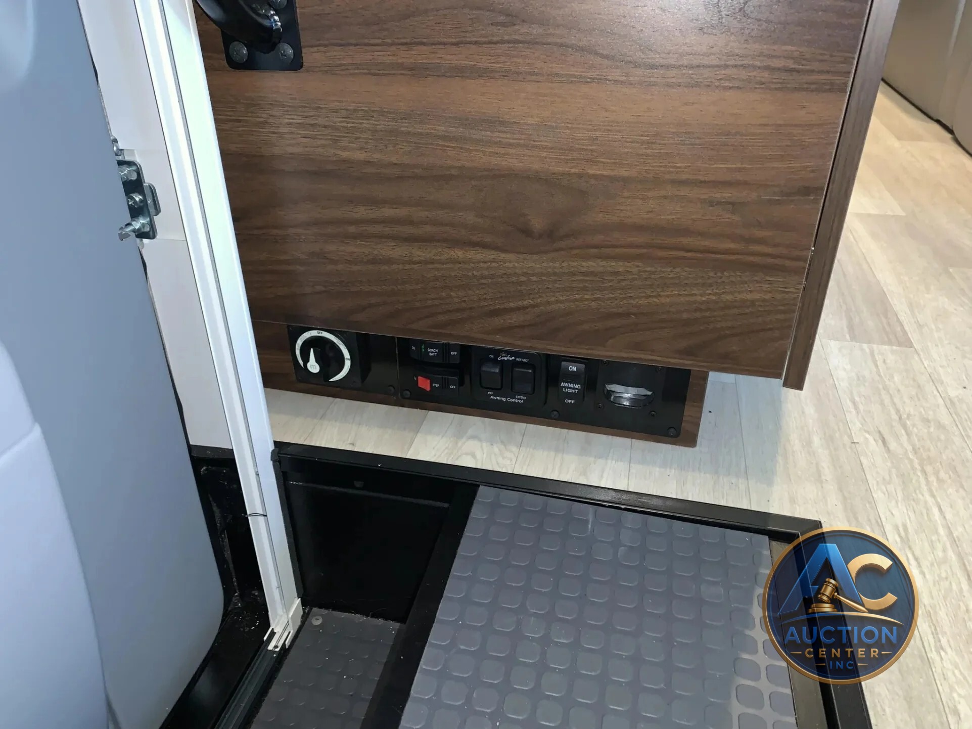 2023 Winnebago Navion