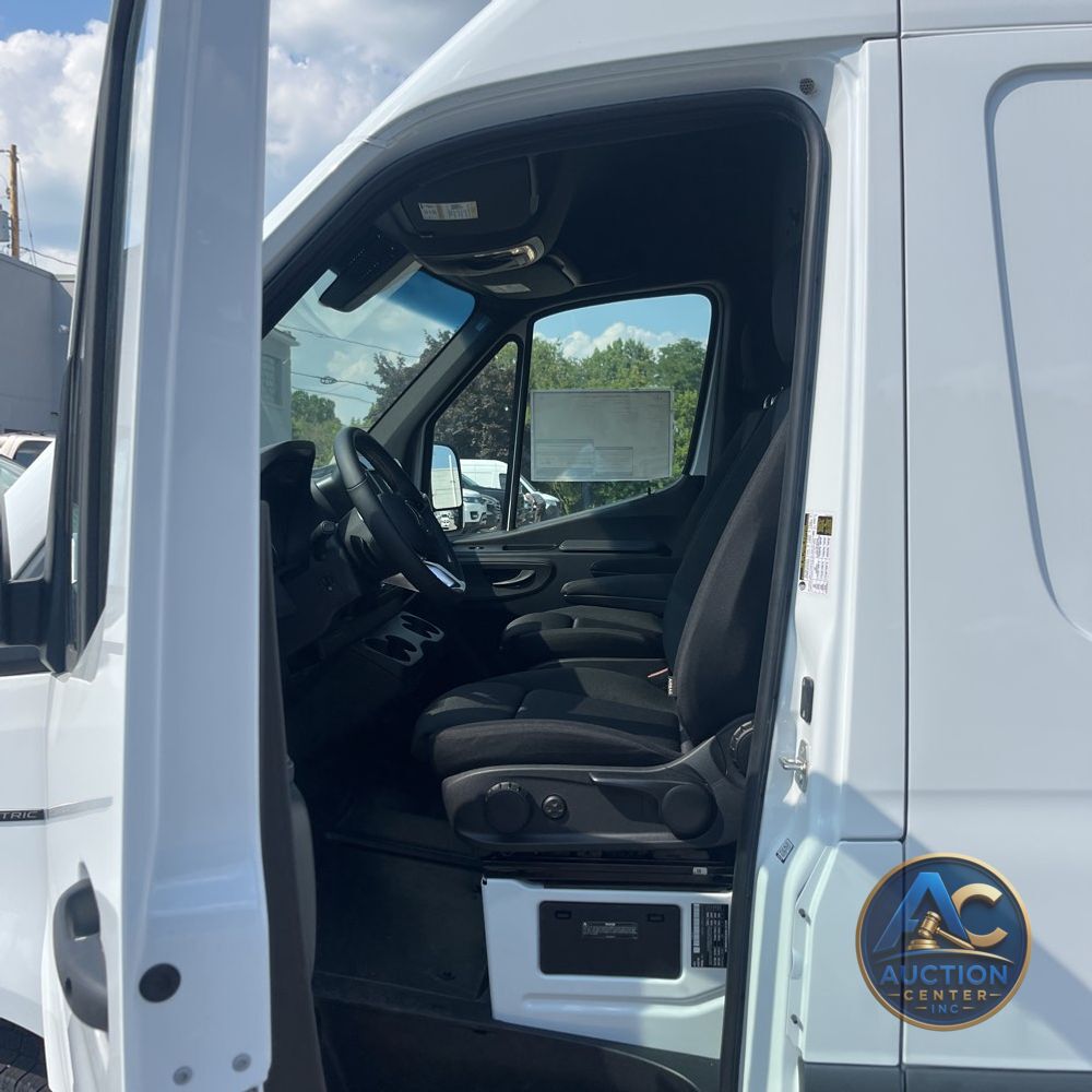 2024 Mercedes-Benz eSprinter 2500