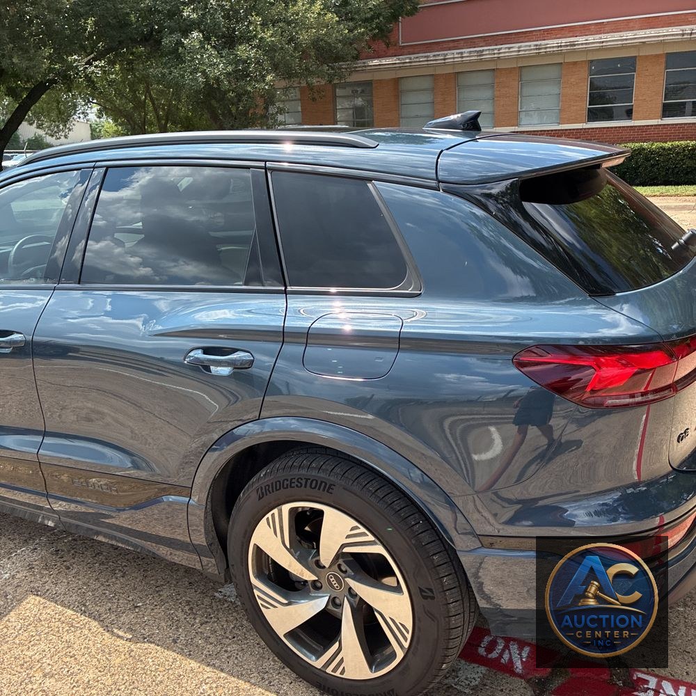 2025 Audi Q6 e-tron Prestige