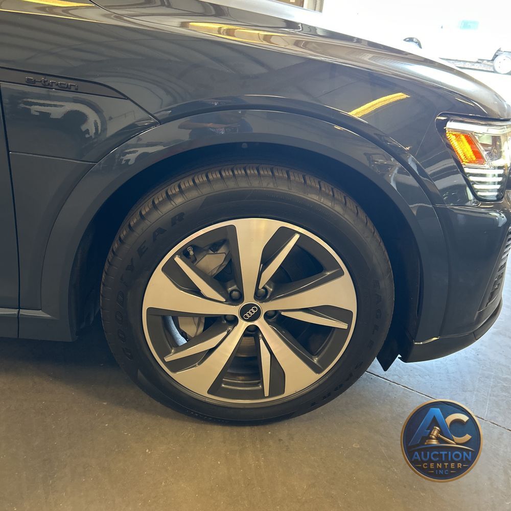 2024 Audi Q8 e-tron S-Line Prem