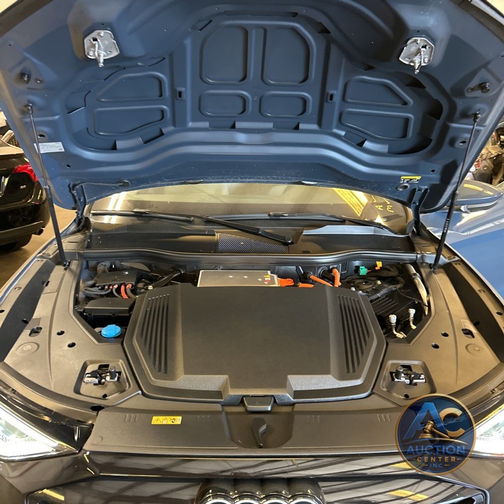 2024 Audi Q8 e-tron S-Line Prem