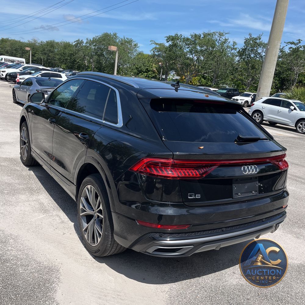 2023 Audi Q8 Premium Plus