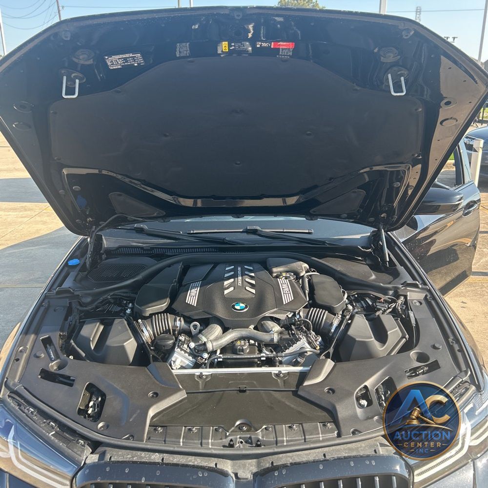2023 BMW 5-Series M550xi