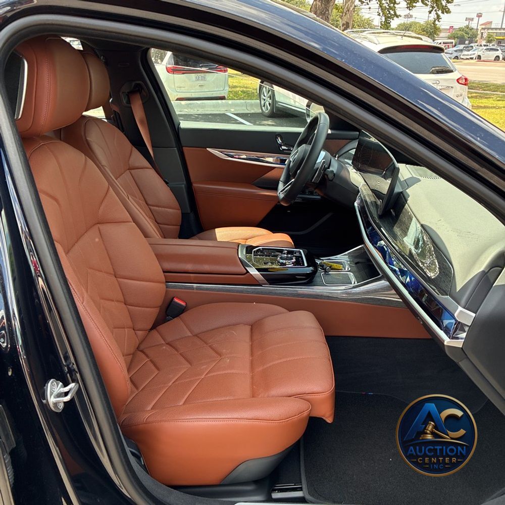 2023 BMW 7-Series 740i