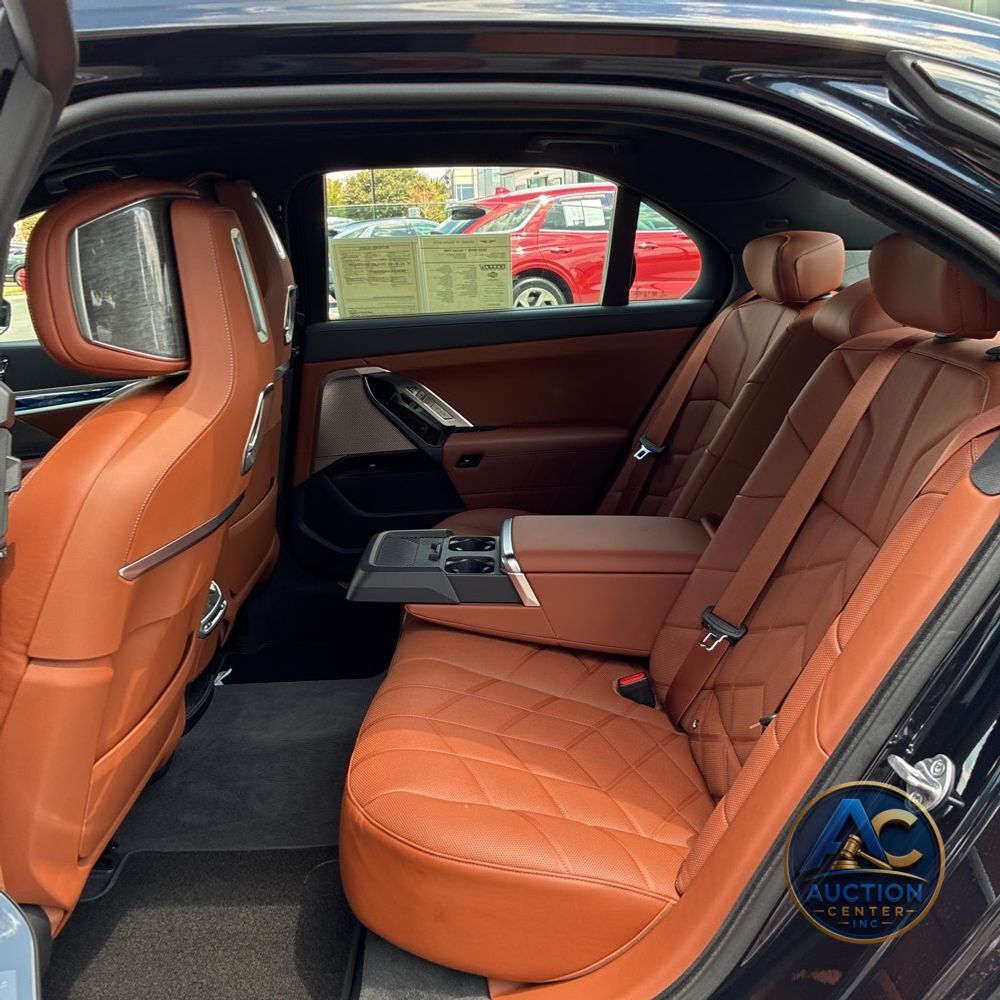 2023 BMW 7-Series 740i