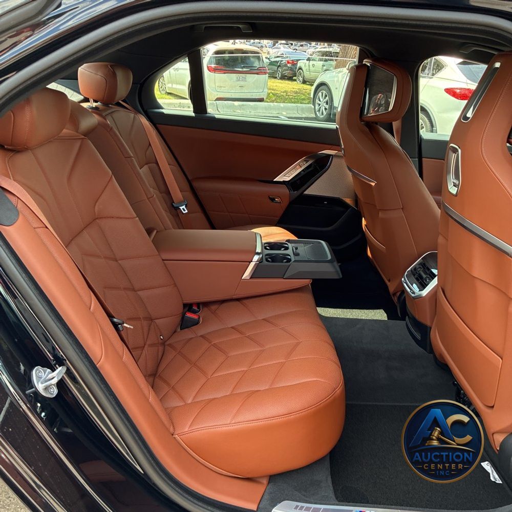 2023 BMW 7-Series 740i