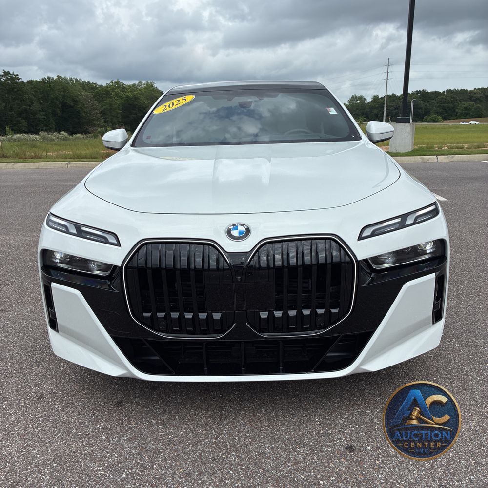 2025 BMW 740i