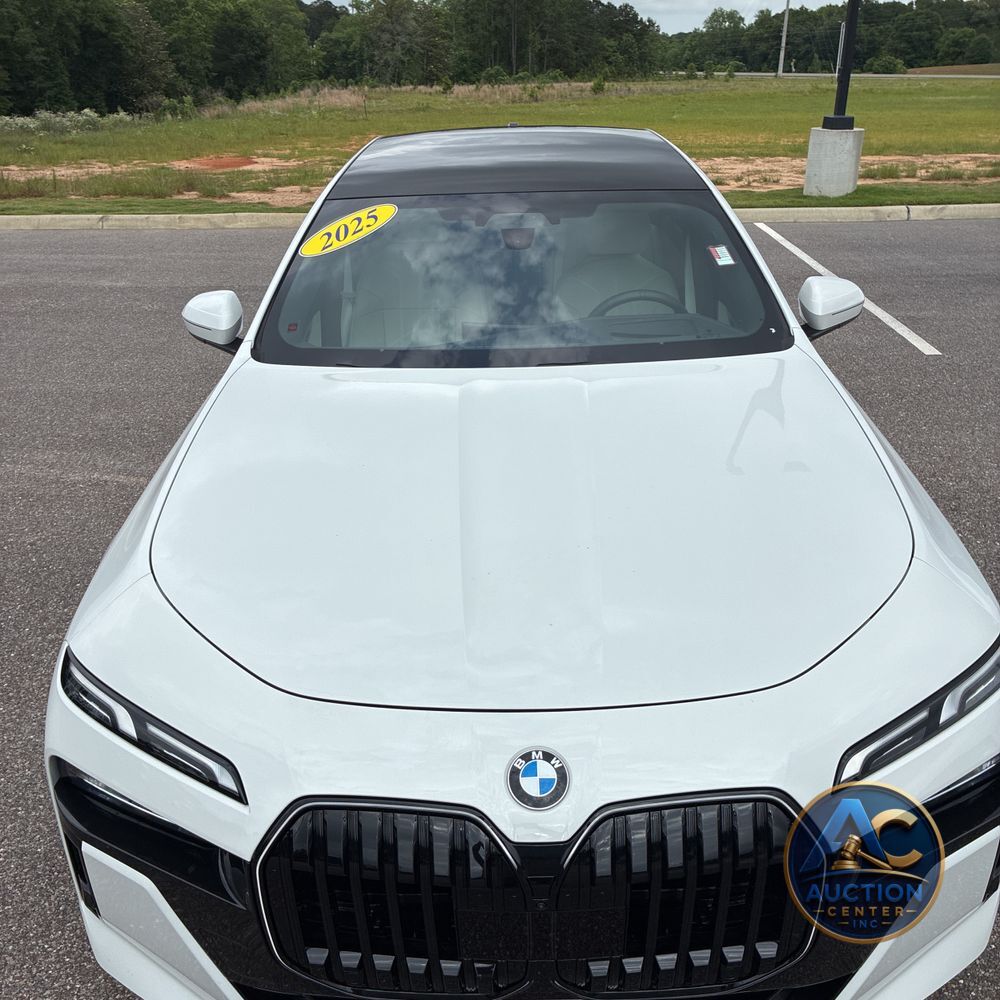 2025 BMW 740i