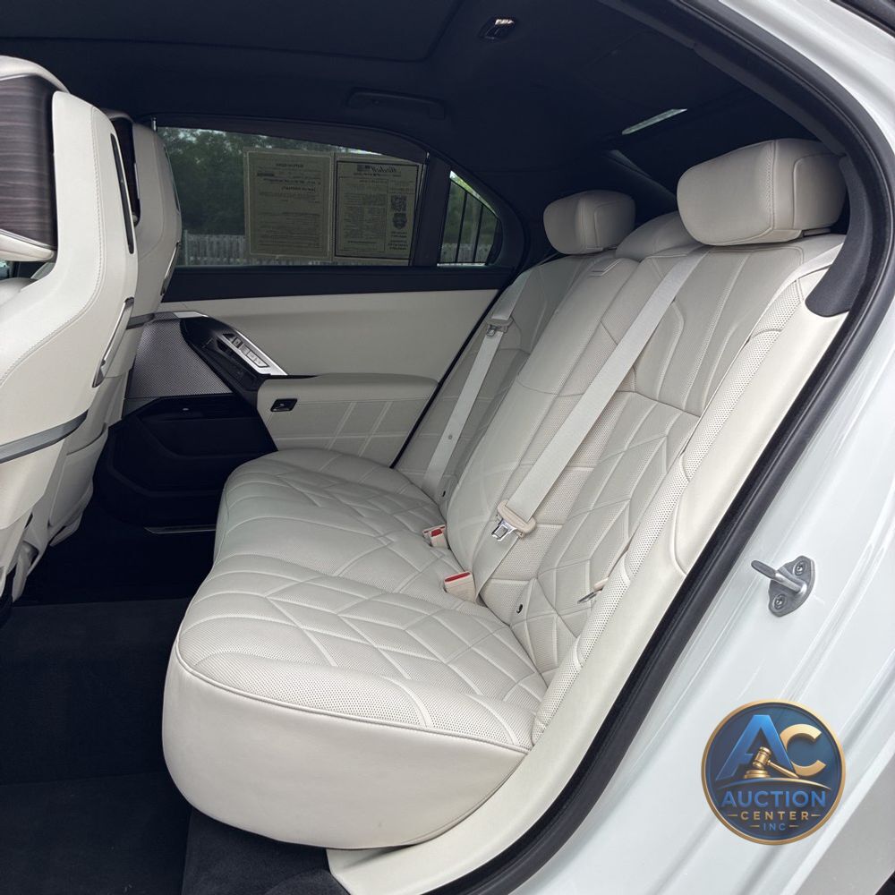 2025 BMW 740i