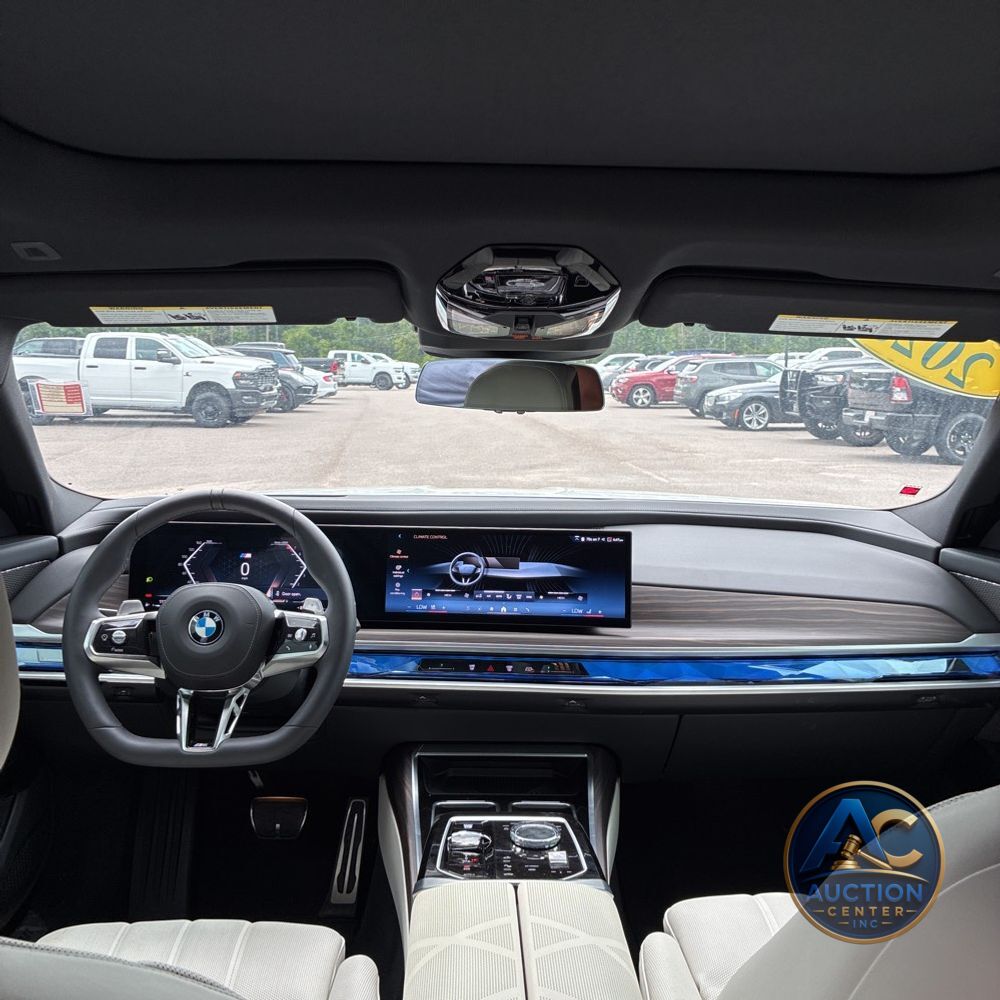 2025 BMW 740i