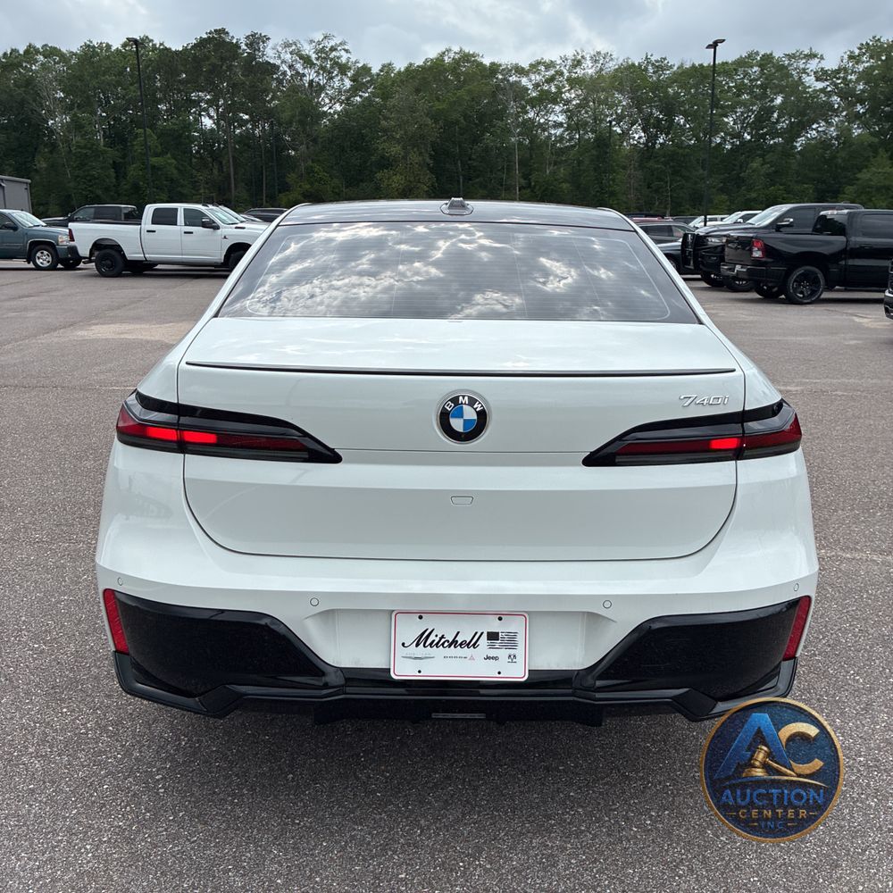 2025 BMW 740i