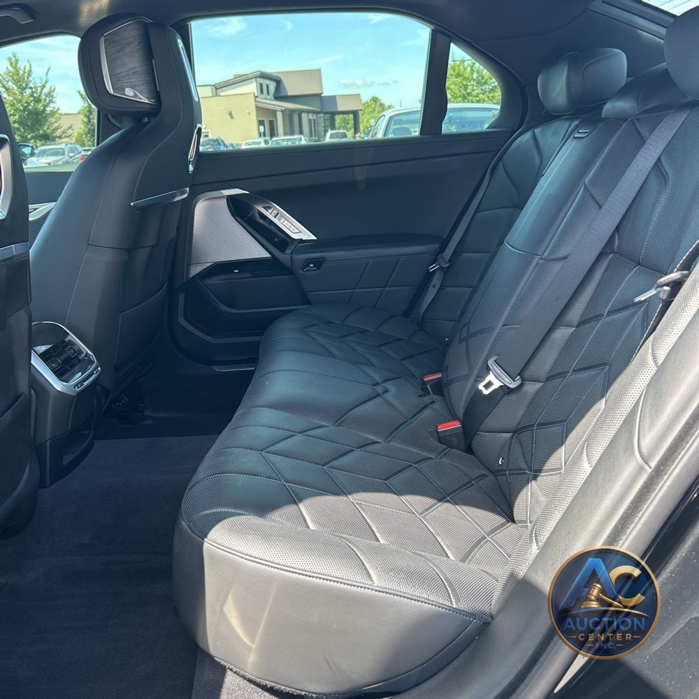 2024 BMW 7-Series 750e xDrive