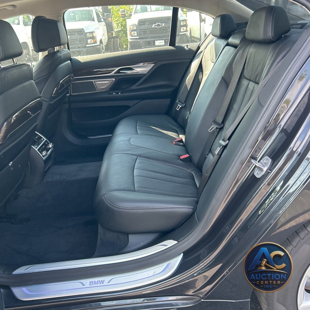 2022 BMW 7-Series 740i