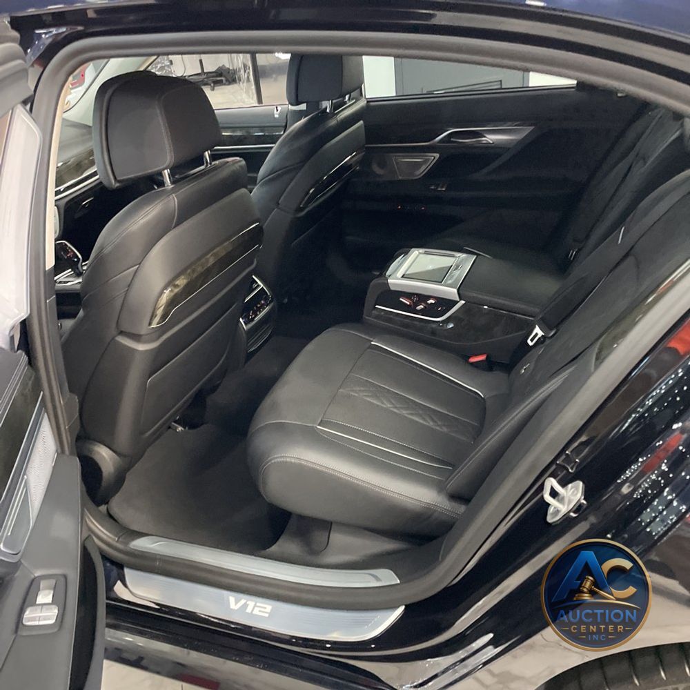 2022 BMW 7-Series M760xi