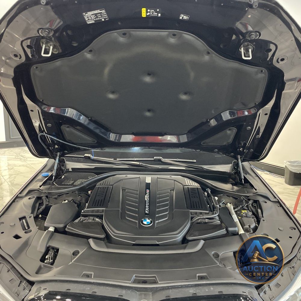 2022 BMW 7-Series M760xi