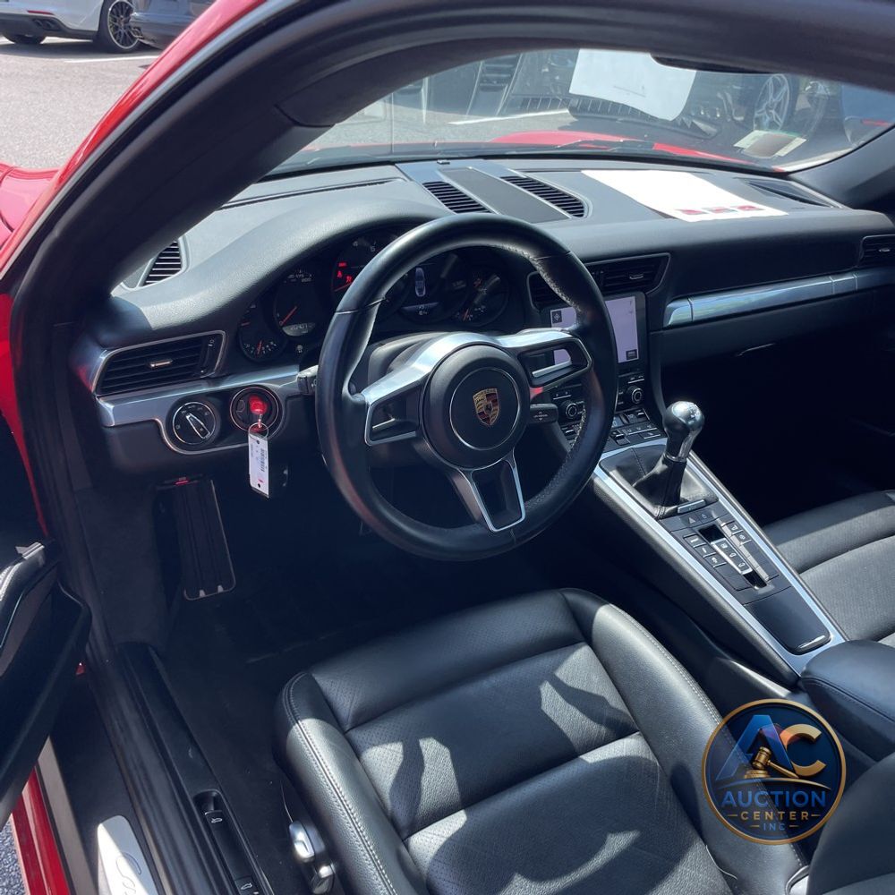 2019 Porsche 911 Carrera