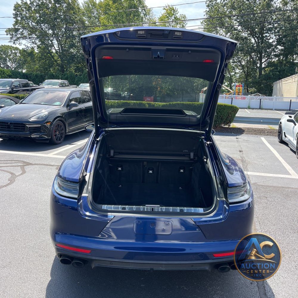 2023 Porsche Panamera 4