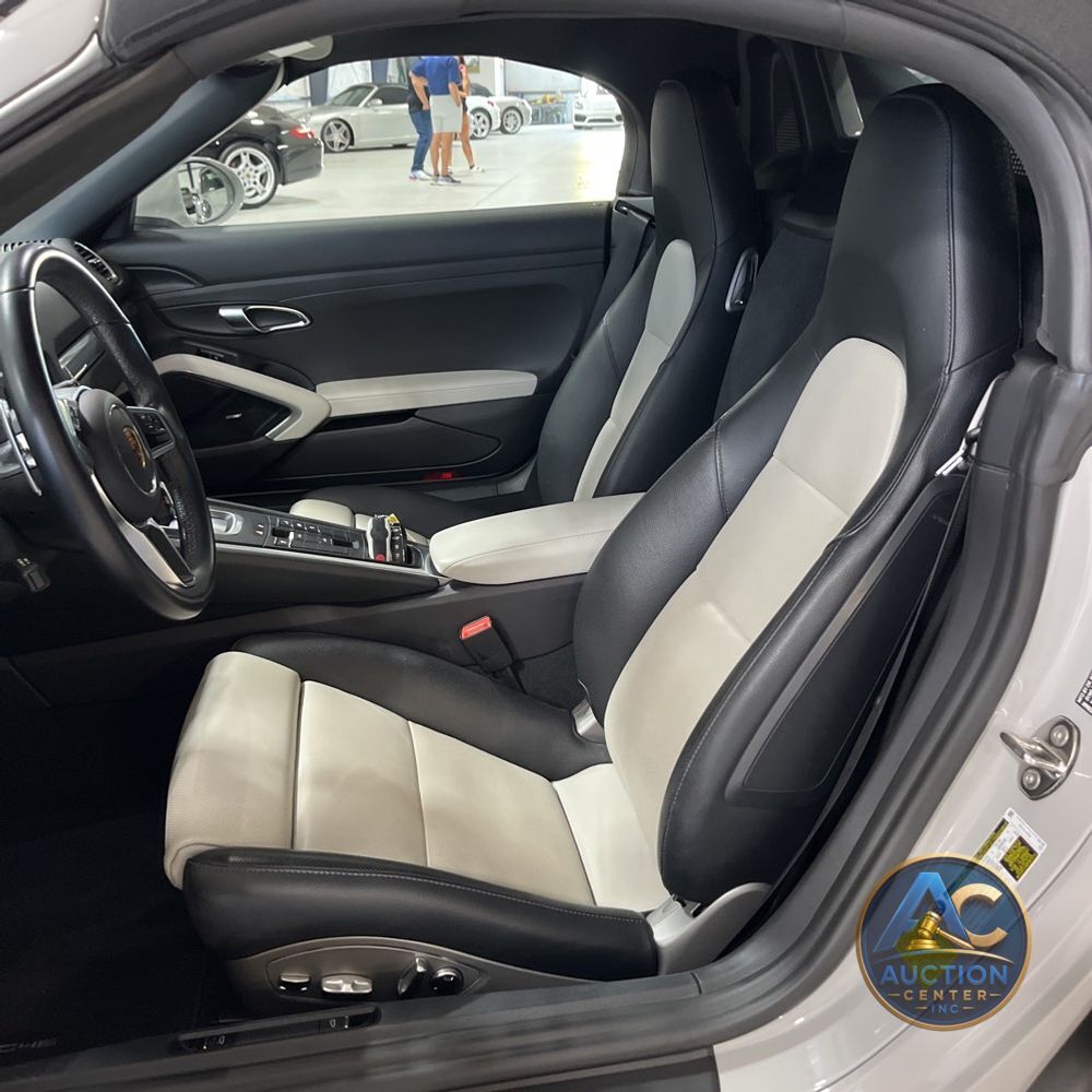 2022 Porsche 718 Boxster S