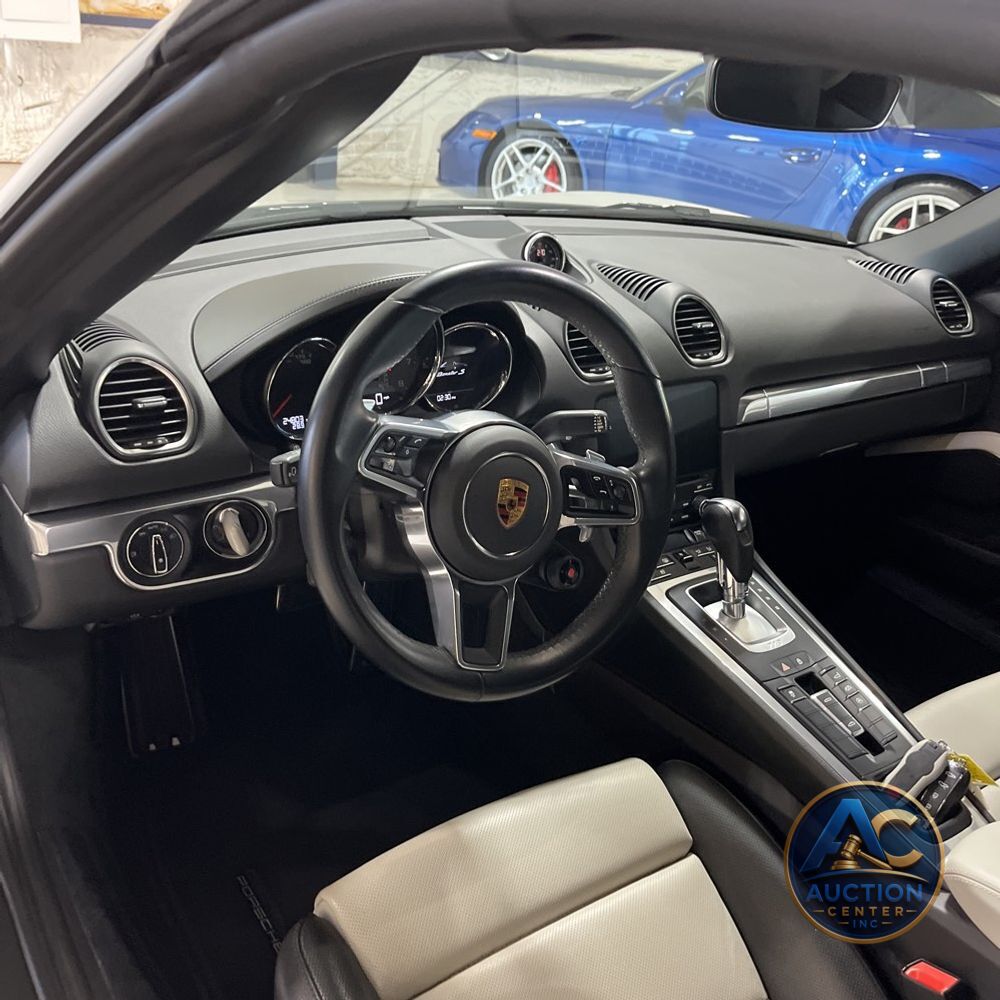 2022 Porsche 718 Boxster S