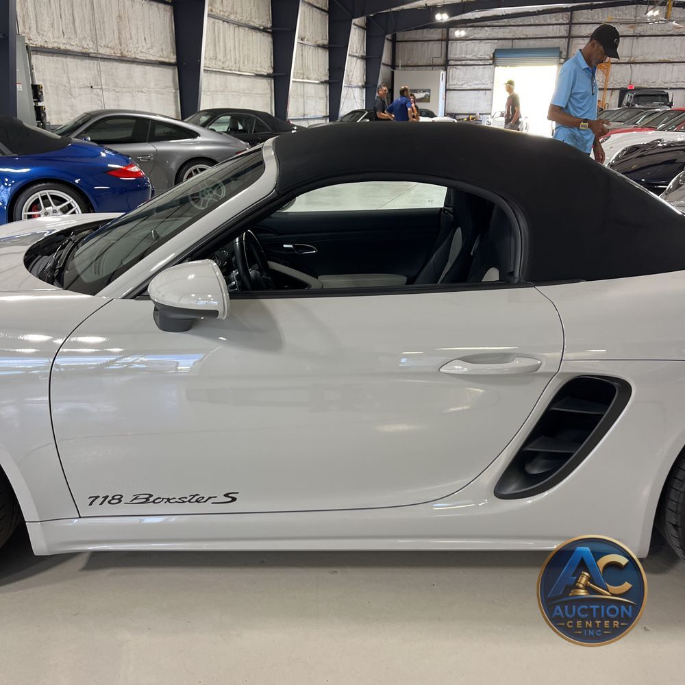 2022 Porsche 718 Boxster S