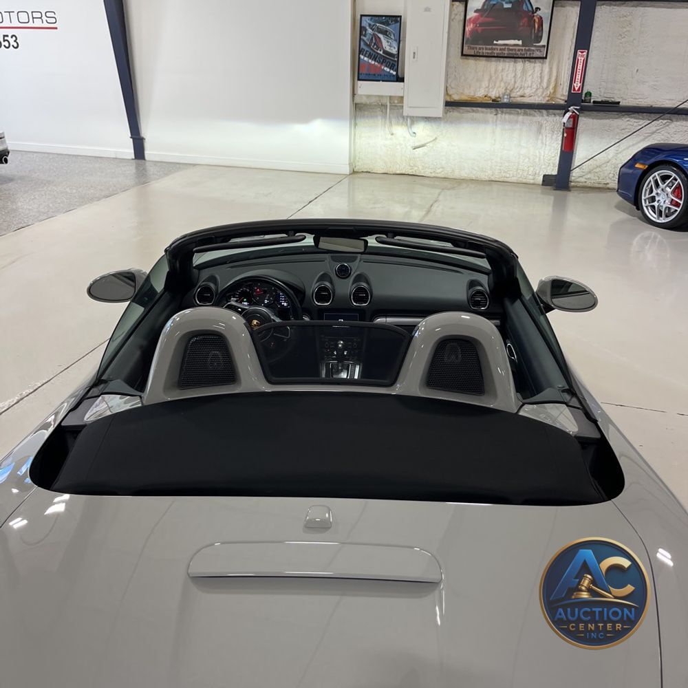 2022 Porsche 718 Boxster S