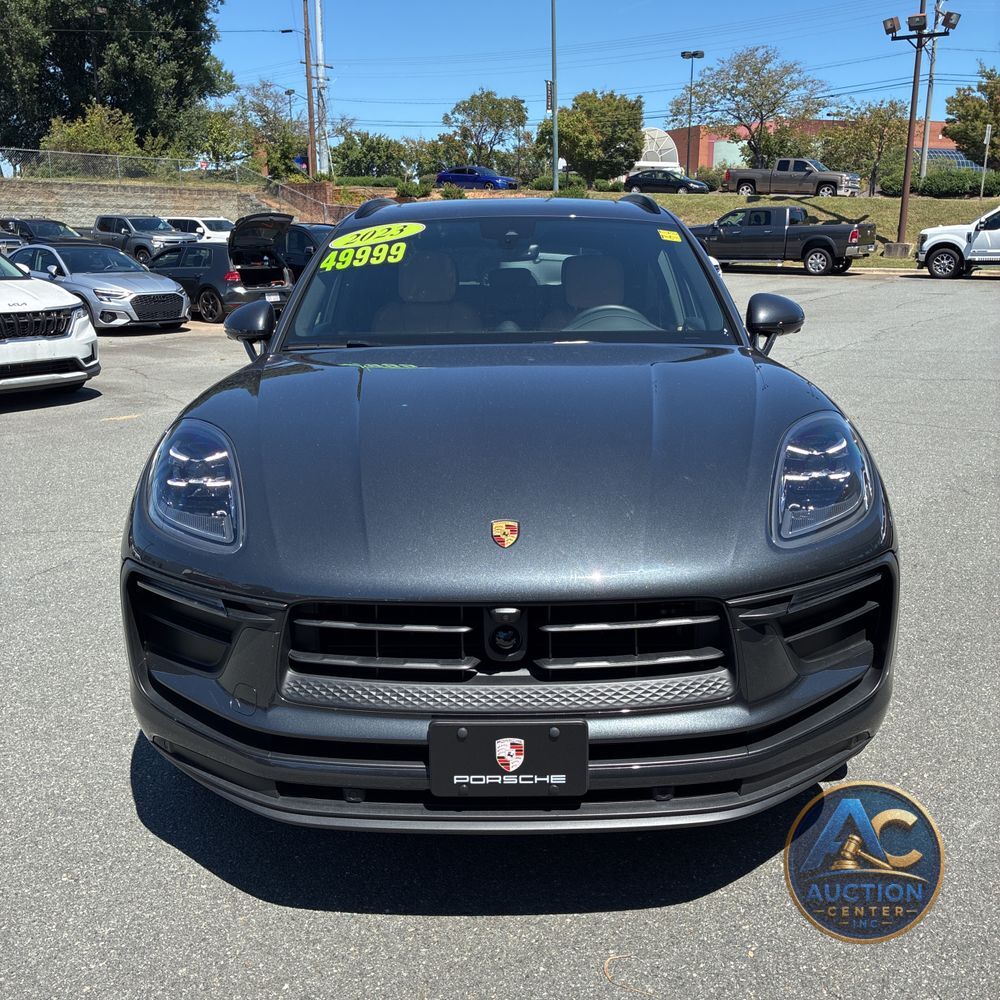 2023 Porsche Macan Base