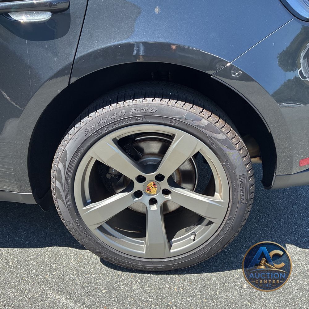 2023 Porsche Macan Base