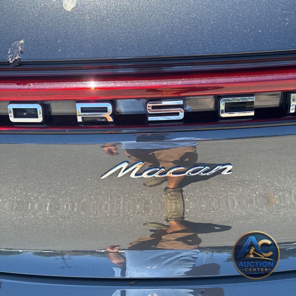 2023 Porsche Macan Base