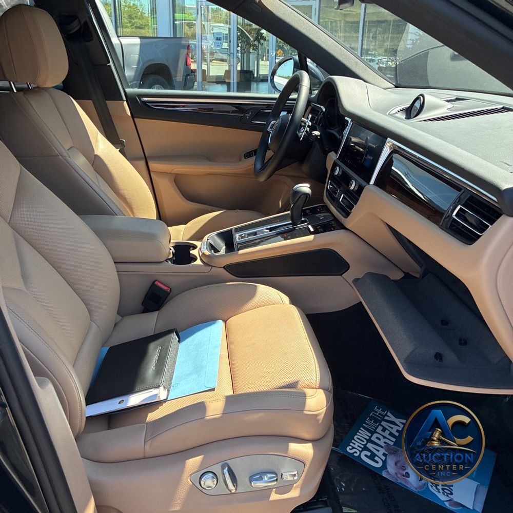 2023 Porsche Macan Base