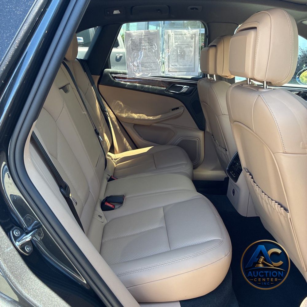 2023 Porsche Macan Base