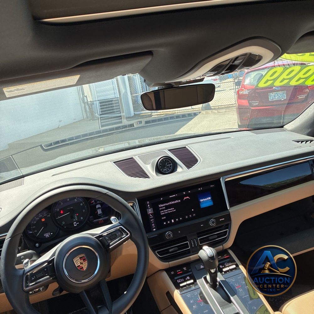 2023 Porsche Macan Base
