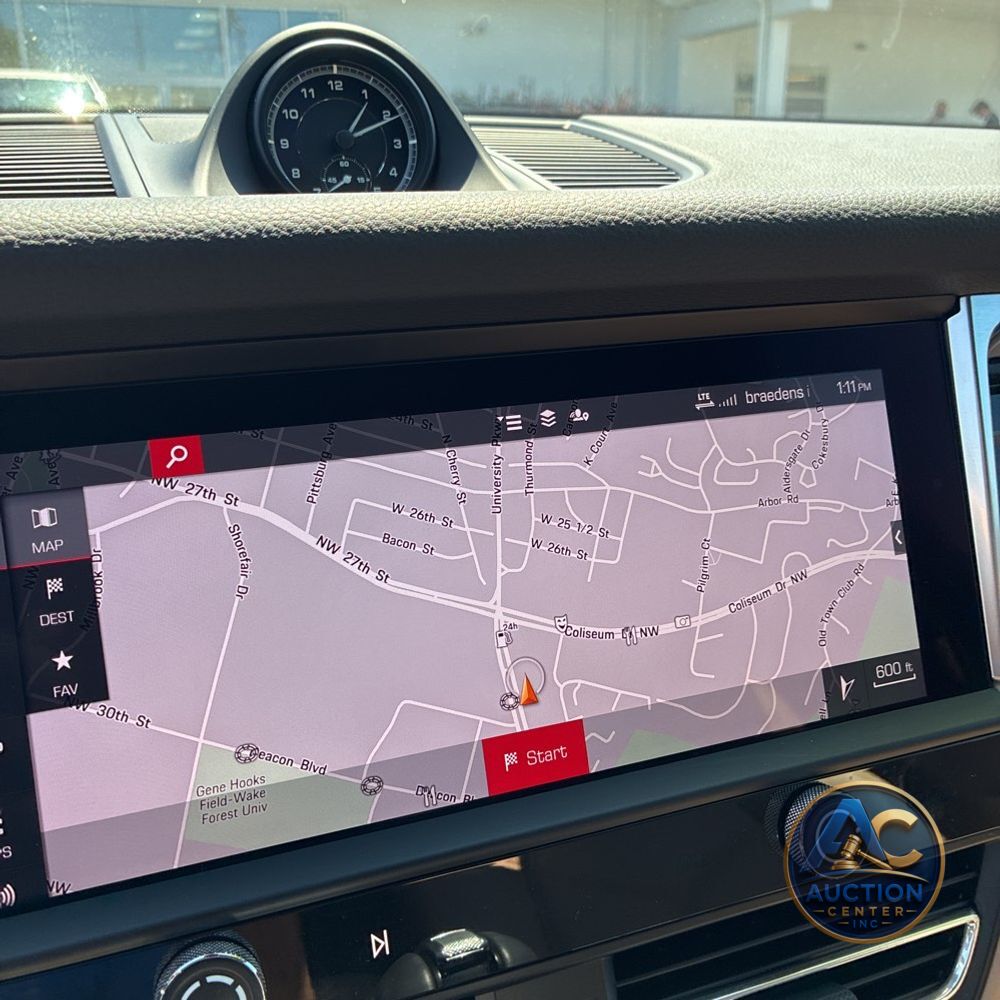 2023 Porsche Macan Base