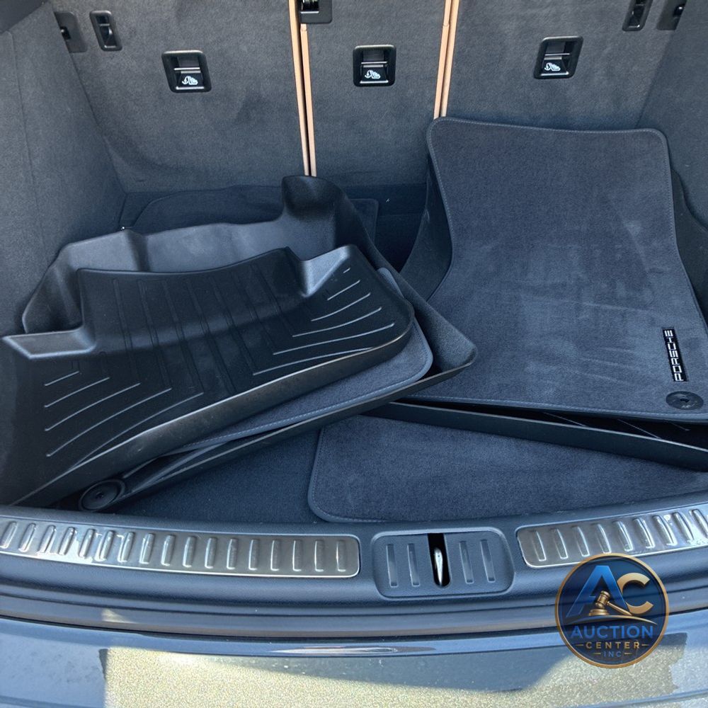 2023 Porsche Macan Base