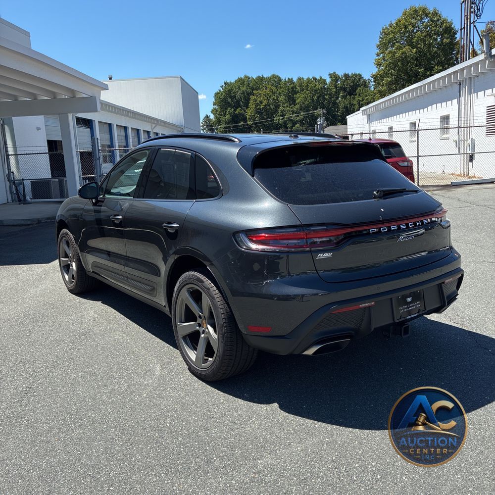 2023 Porsche Macan Base