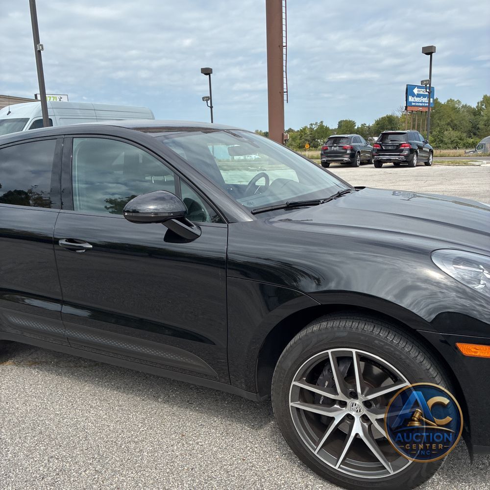 2023 Porsche Macan T