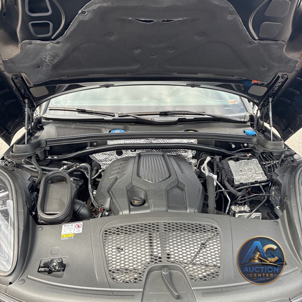 2023 Porsche Macan T