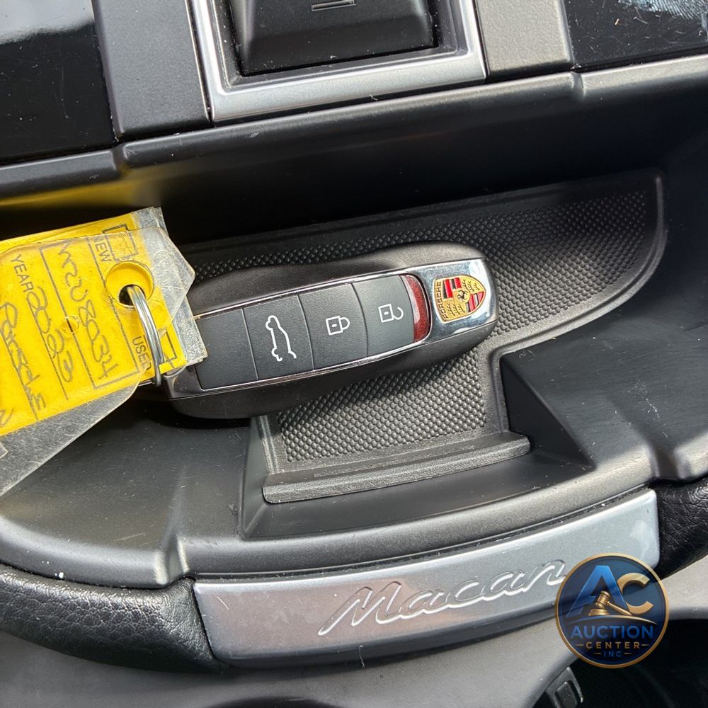 2023 Porsche Macan T