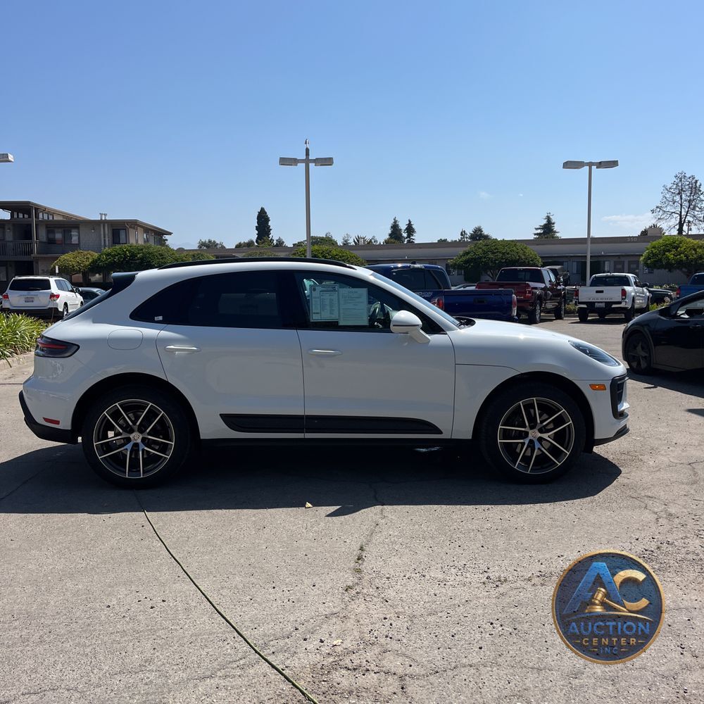 2023 Porsche Macan Base