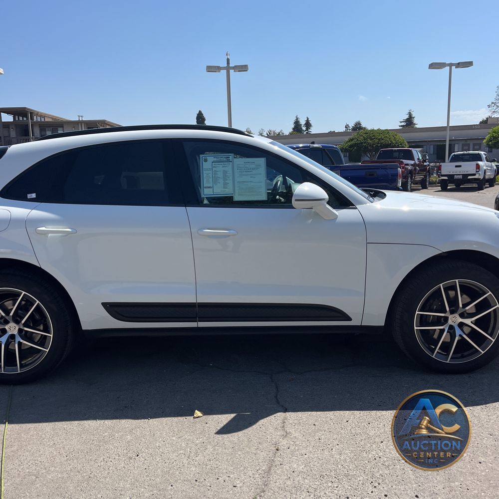 2023 Porsche Macan Base