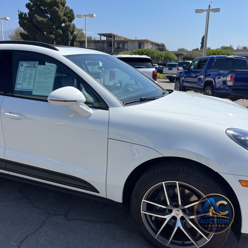 2023 Porsche Macan Base