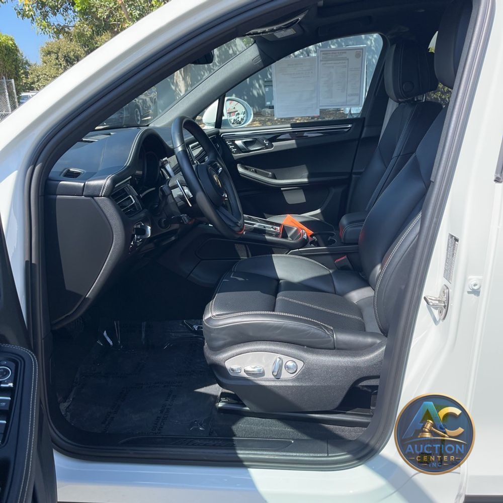 2023 Porsche Macan Base