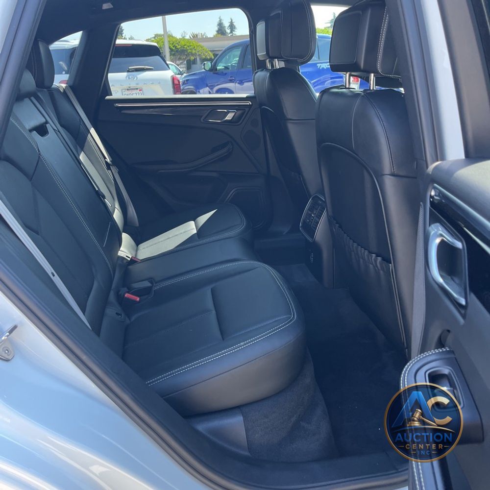 2023 Porsche Macan Base