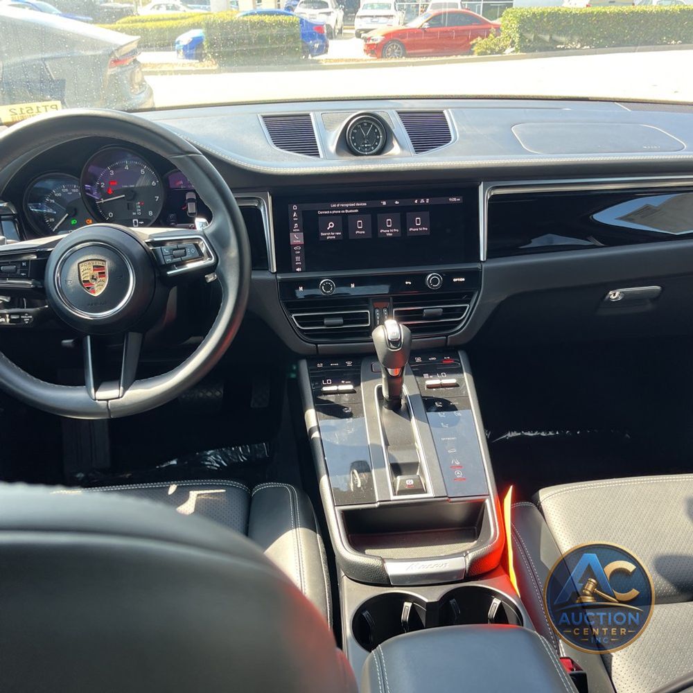 2023 Porsche Macan Base