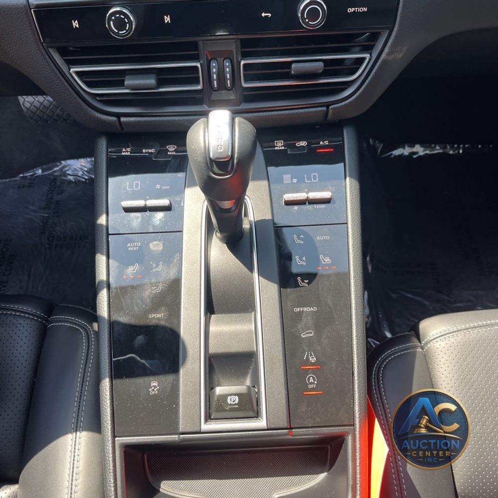 2023 Porsche Macan Base