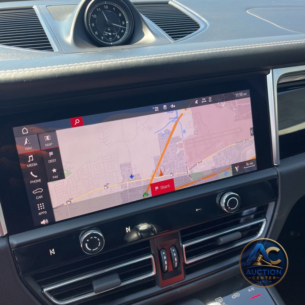 2023 Porsche Macan Base