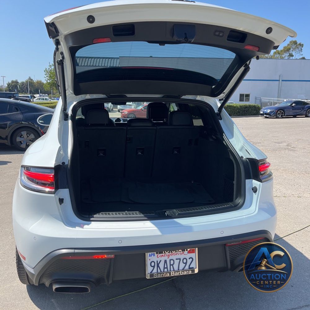 2023 Porsche Macan Base