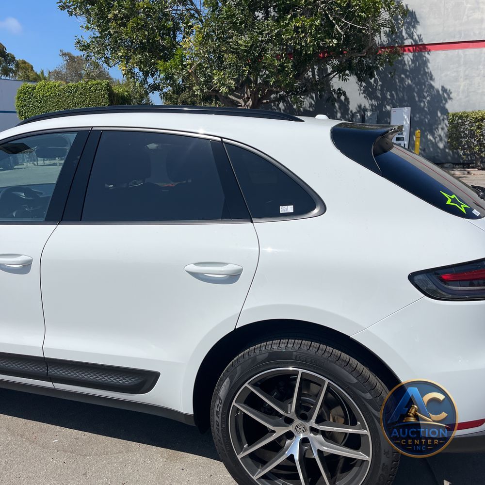 2023 Porsche Macan Base