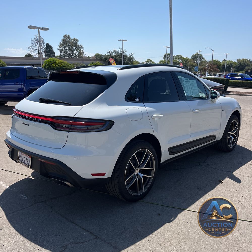 2023 Porsche Macan Base