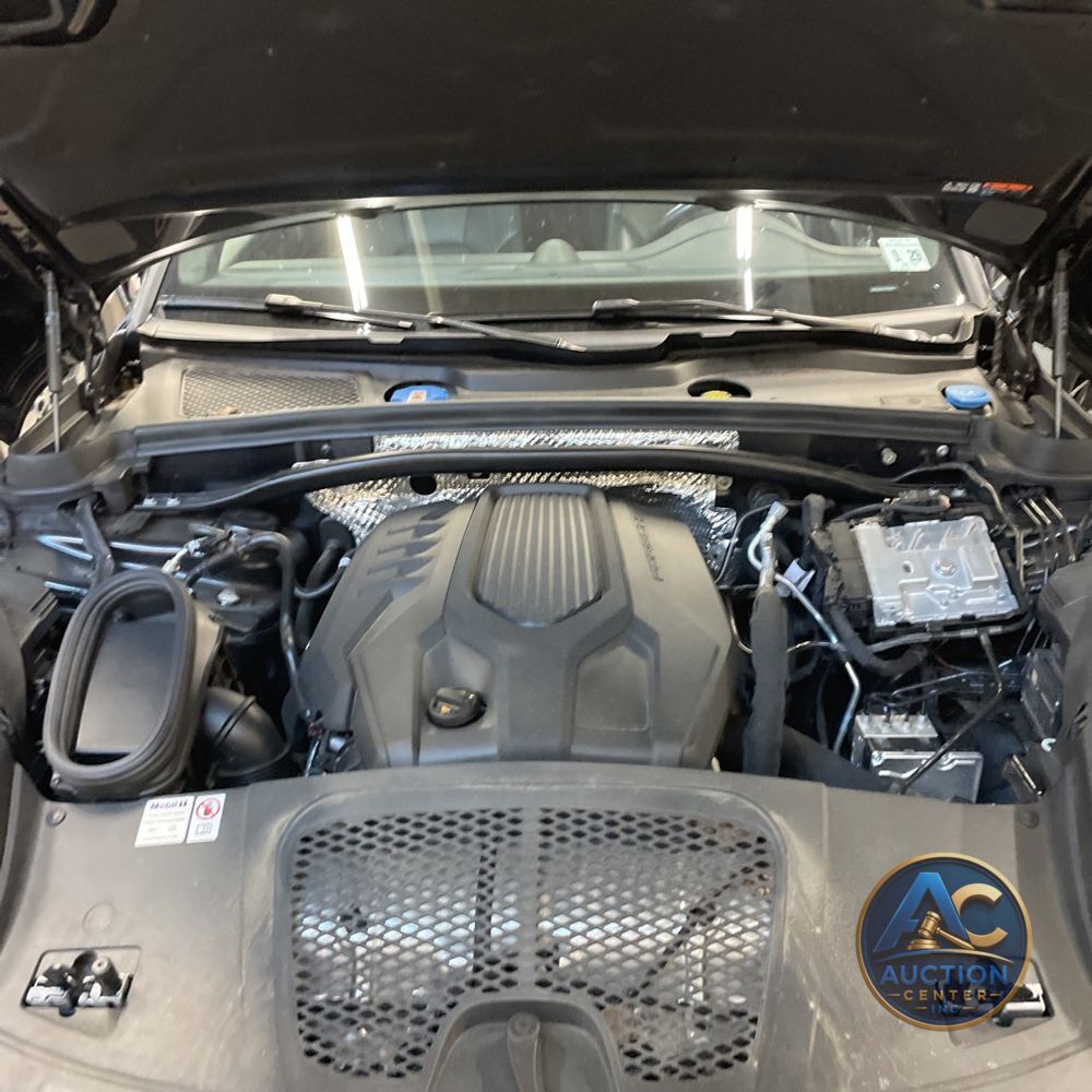 2024 Porsche Macan Base